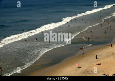 Les touristes appréciant dans les plages de varkala papanasam,,thiruvananthapuram, inde kerala, Banque D'Images