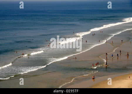 Les touristes appréciant dans les plages de varkala papanasam,,thiruvananthapuram, inde kerala, Banque D'Images