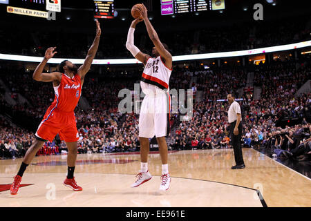 14 janvier 2015 - LAMARCUS ALDRIDGE (12) tire un cavalier. L'Université de l'Oregon joue à l'état de l'Oregon de Reser Stadium le 29 novembre 2014. © David Blair/ZUMA/Alamy Fil Live News Banque D'Images