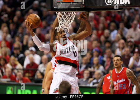 14 janvier 2015 - LAMARCUS ALDRIDGE (12) disques durs au cerceau. L'Université de l'Oregon joue à l'état de l'Oregon de Reser Stadium le 29 novembre 2014. © David Blair/ZUMA/Alamy Fil Live News Banque D'Images