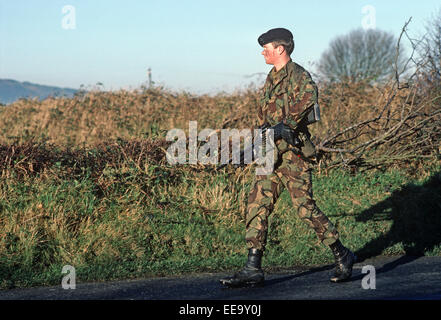 South Armagh, Royaume-Uni - décembre 1985, les soldats de l'Armée britannique en patrouille près de la frontière avec la République d'Irlande pendant les troubles, l'Irlande du Nord, Banque D'Images