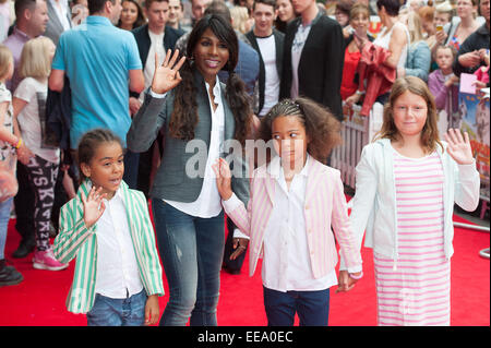 La première du film Pudsey tenue à la vue West End - Arrivées. Comprend : Sinitta,où vous pourrez : London, Royaume-Uni Quand : 13 Oct 2014 Banque D'Images