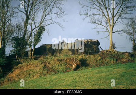 South Armagh, Royaume-Uni - décembre 1985, poste d'observation de l'armée britannique dans le sud Armagh sur la frontière avec la République d'Irlande pendant les troubles, l'Irlande du Nord. Banque D'Images