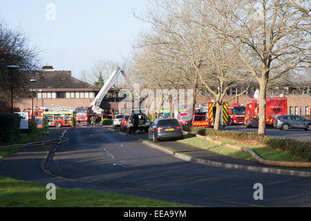 Crowmarsh Gifford, Oxfordshire, UK. 15 janvier, 2015. Lendemain d'incendie sur les bureaux du Conseil et à proximité funérarium, Crowmarsh Gifford, Oxfordshire, UK. Crédit : Chris Canon/Alamy Live News Banque D'Images