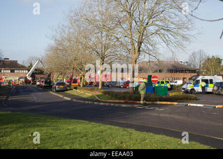 Crowmarsh Gifford, Oxfordshire, UK. 15 janvier, 2015. Lendemain d'incendie sur les bureaux du Conseil et à proximité funérarium, Crowmarsh Gifford, Oxfordshire, UK. Crédit : Chris Canon/Alamy Live News Banque D'Images