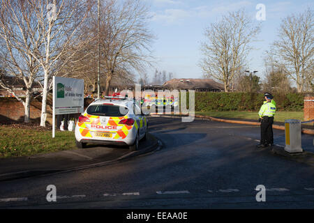 Crowmarsh Gifford, Oxfordshire, UK. 15 janvier, 2015. Lendemain d'incendie sur les bureaux du Conseil et à proximité funérarium, Crowmarsh Gifford, Oxfordshire, UK. Crédit : Chris Canon/Alamy Live News Banque D'Images