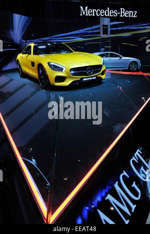 Bruxelles, Belgique. 15 Jan, 2015. Une nouvelle Mercedes-Benz Amg GT coupé est affiché sur la journée de la presse au Salon Automobile de Bruxelles à Bruxelles, Belgique, le 15 janvier 2015. Le salon se déroulera du 16 au 25 janvier. © Ye Pingfan/Xinhua/Alamy Live News Banque D'Images