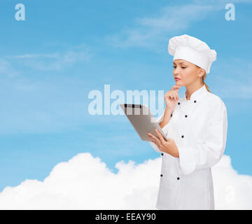 Female chef avec tablette PC ordinateur Banque D'Images