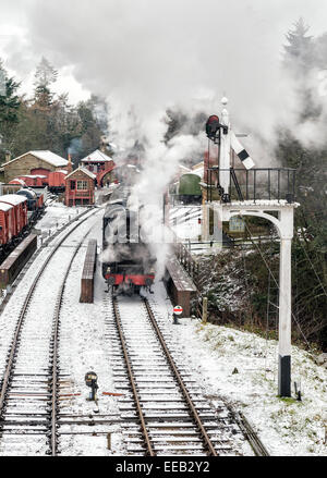 Un train à la gare de Goathland sur le North York Moors Railway Banque D'Images