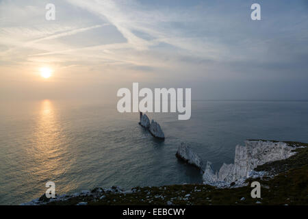 Les aiguilles au coucher du soleil, à l'île de Wight. Banque D'Images