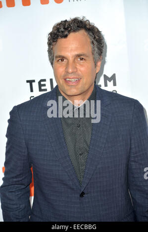 Jan 15, 2015 - Academy Award meilleure performance par un acteur dans un rôle de soutien prête-nom Mark Ruffalo comme Dave Schultz dans Sony Pictures Classics Foxcatcher.' En photo - 10 septembre 2014 - Toronto, Ontario, Canada - l'acteur Mark Ruffalo assiste à l 'infiniment Polar Bear' premiere pendant le Festival International du Film de Toronto 2014. (Crédit Image : © Igor Vidyashev/Zuma sur le fil) Banque D'Images