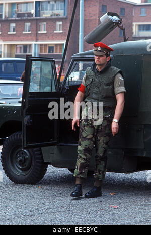 BELFAST, EN IRLANDE DU NORD - mai 1972. La Police militaire royale dans le centre-ville de Belfast durant les troubles, l'Irlande du Nord. Banque D'Images