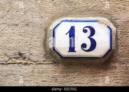 Une chambre numéro treize (13) sur un mur à Lucca, Italie Banque D'Images