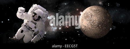 Concept de l'artiste d'un astronaute flottant dans l'espace extra-atmosphérique. Une terre stérile et hérissée de cratères de la Lune est éclairé d'une étoile voisine. Banque D'Images