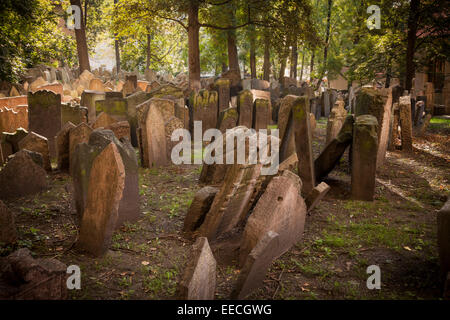 Vieux cimetière juif de Prague. Banque D'Images