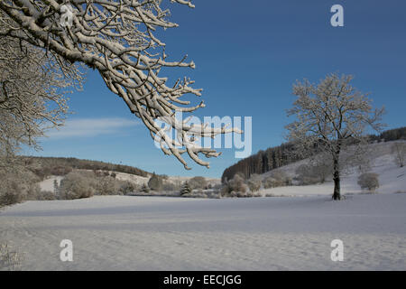 Montagnes couvertes de neige et winterly scènes dans le parc national de Brecon Beacons, Galles du Sud, le Royaume-Uni, l'Union européenne. Banque D'Images