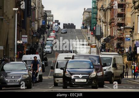 Trafic sur West George Street à Glasgow, Ecosse Banque D'Images