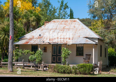 Australian road trip : chalet de l'ère coloniale à Stanley, à l'extérieur de Beechworth, nord-est de Victoria Banque D'Images