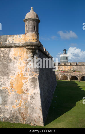 La Garita - guérite, le long des murs de la forteresse El Morro, vieille ville, San Juan, Puerto Rico Banque D'Images