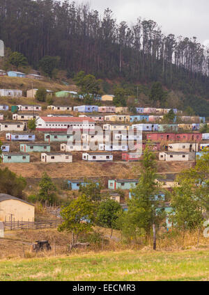 BULEMBU, SWAZILAND, AFRIQUE - logement des travailleurs dans l'ancienne ville minière de l'amiante, aujourd'hui en grande partie inoccupée. Banque D'Images