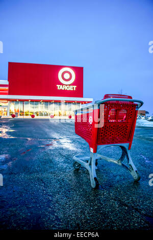 Calgary, Alberta, Canada. 15 janvier, 2015. Magasin Target dans Sunridge Mall, l'un des magasin 133 qui est sur le point de se fermer en quelques mois au Canada. Credit : Nisarg Lakhmani/Alamy Live News Banque D'Images