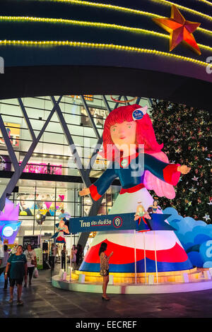 Ange de Noël en face de Central World Plaza, Bangkok, Thaïlande Banque D'Images