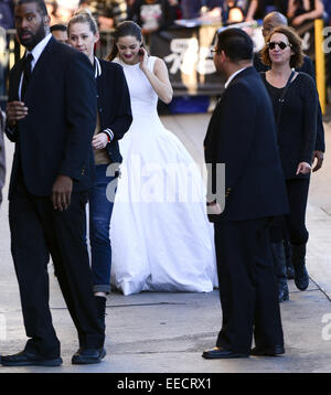 Hollywood, Californie, USA. 15 Jan, 2015. L'actrice française Marion Cotillard arrive pour son apparence sur le Jimmy Kimmel Live ! Voir vêtue d'une robe blanche au El Capitan Theatre à Hollywood le jeudi après-midi, le 15 janvier 2015. Crédit : David Bro/ZUMA/Alamy Fil Live News Banque D'Images