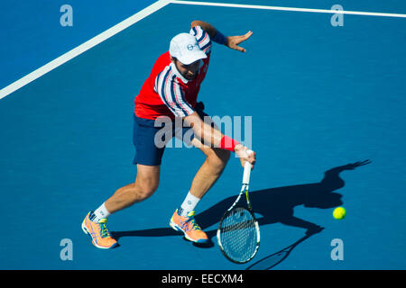 Mikhail Kukushkin Sydney, Australie. 16 janvier, 2015. Mikhail Kukushkin du Kazakhstan se déplace vers le net au cours de sa demi-finale contre Leonardo Mayer de l'Argentine à la Sydney International d'APIA. Crédit : Tony Bowler/thats mon pic/Alamy Live News Banque D'Images