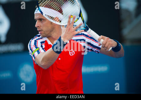 Sydney, Australie. 16 janvier, 2015. Gilles Muller de Luxembourg prépare un coup droit lors de sa demi-finale contre la perte de Viktor Troicki la Serbie à la Sydney International d'APIA. Crédit : Tony Bowler/thats mon pic/Alamy Live News Banque D'Images