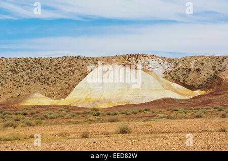 Les échappées sont un désert semi-aride faite de mesas et collines érodées, près de Coober Pedy, Australie du Sud, SA, Australie Banque D'Images