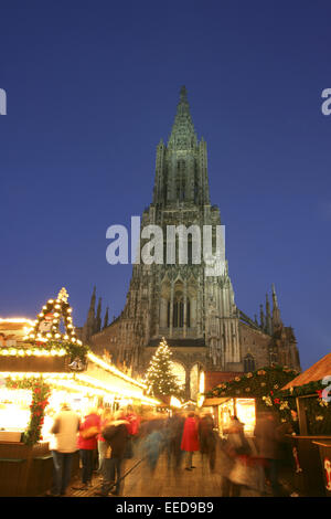 Deutschland, Bade-Wurtemberg, Rhénanie-Palatinat, Ulm, Ulmer Münster, Münster, Weihnachtsmarkt Besucher,, Europa, Schwaben, N Banque D'Images