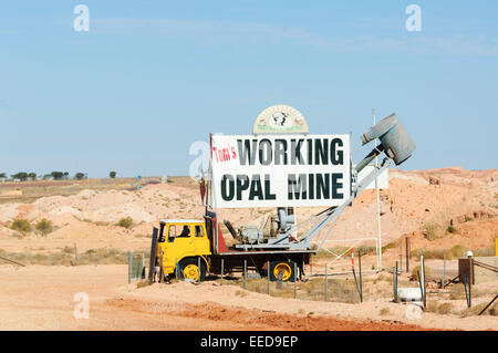 Tom travaille Mine d'Opale, Coober Pedy, Australie du Sud, SA, Australie Banque D'Images