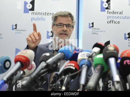 Bruxelles, Belgique. 16 janvier, 2015. Porte-parole du procureur fédéral belge Eric Van der Sypt tient une conférence de presse à Bruxelles, Belgique, 16 janvier 2015, au lendemain d'une opération anti-terrorisme a eu lieu à Verviers et Bruxelles. Deux personnes sont mortes et un autre blessé dans une opération antiterroriste de la police à Verviers contre un, les médias locaux ont rapporté le 15 janvier. Credit : Ye Pingfan/Xinhua/Alamy Live News Banque D'Images