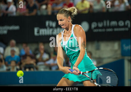 Sydney, Australie. 16 janvier, 2015. Karolina Pliskova de République tchèque retourne servir dans sa finale contre Petra Kvitova vainqueur de la République tchèque à l'APIA Sydney International. Crédit : Tony Bowler/thats mon pic/Alamy Live News Banque D'Images