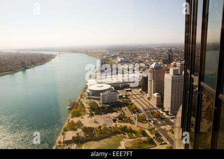 Spectaculary vue depuis le centre de Renaissence GM 220m restaurant hauteur, Detroit, Michigan, USA. 27 octobre, 2014. Banque D'Images