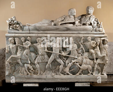 Sarcophage romain représentant des scènes de chasse au sanglier Calydonian le musée du Capitole de Rome Romain Italie Italien Banque D'Images