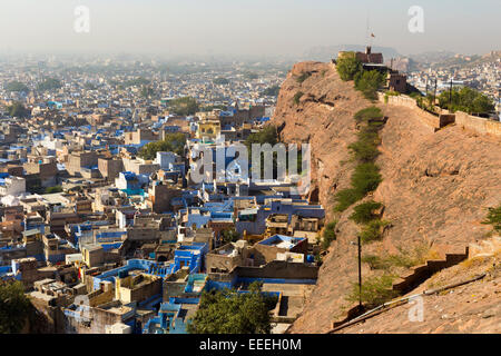 L'Inde, Rajasthan, Jodhpur, peint bleu maisons dans la vieille ville Banque D'Images