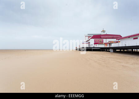 Great Yarmouth Pleasure Beach et Pier Banque D'Images