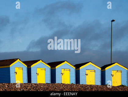 Cabines de plage d'hiver à Littlehampton West Sussex UK Banque D'Images