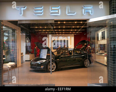 'Tesla S' toutes les émissions zéro énergie électrique voiture berline sport de Walnut Creek showroom Tesla California USA Banque D'Images