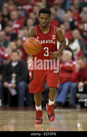 15 janvier 2015 : Nebraska Cornhuskers guard Benny Parker # 3 dribble le ballon de basket-ball de NCAA du tribunal pendant le match entre le Wisconsin Badgers et Nebraska Cornhuskers au Kohl Center à Madison, WI. Le Wisconsin a battu Minnesota 70-55. John Fisher/CSM Banque D'Images