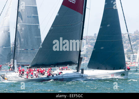 Disponibles au début de la 2014 rolex sydney to hobart yacht race le lendemain de Noël 2014, le port de Sydney, Australie Banque D'Images