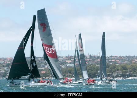 Disponibles au début de la 2014 rolex sydney to hobart yacht race le lendemain de Noël 2014, le port de Sydney, Australie Banque D'Images