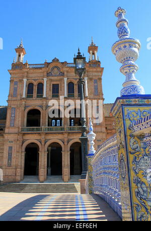 Détail de l'entrée principale de l'édifice du pavillon à Plaza de España (Espagne) à Séville, Espagne Banque D'Images