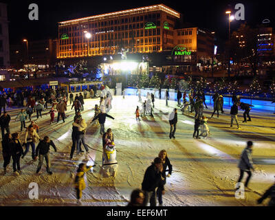 Deutschland, Muenchen, Karlsplatz, Stachus, Eisflaeche, Eislaufen, Schlittschuhlaufen, aussen, Bayern, hiver, Innenstadt, Ville, Banque D'Images