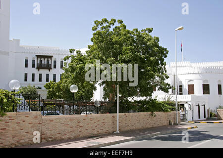 112 Muscat Muscat Oman Masquat Centrum Stadtmitte Altstadt Gebaeude Weiss Bauwerk Architektur Baum Arabische Halbinsel Naher Osten S Banque D'Images