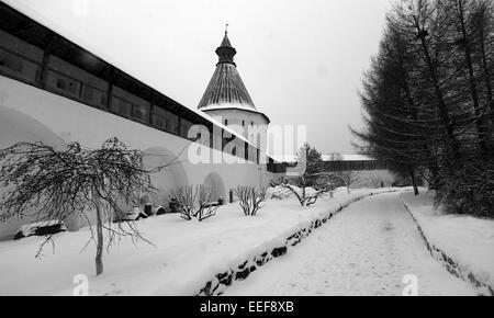 Monastère Novospassky tour à Moscou en hiver Banque D'Images