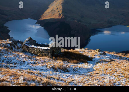 Bâtiment en ruine sur le cadavre au-dessus de la route Haweswater, Cumbria. Banque D'Images