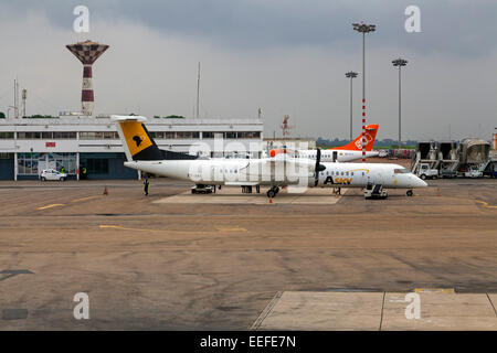 Des avions à l'aéroport international de Kotoka à Accra, Ghana, Afrique Banque D'Images