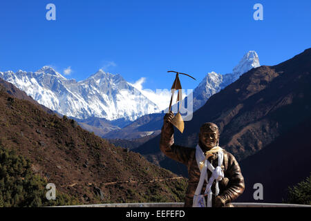 Sherpa Tenzing Norgay Stupa commémoratif, Namche Bazar village, camp de base de l'Everest trek, parc national de Sagarmatha, région de Khumbu, EAS Banque D'Images